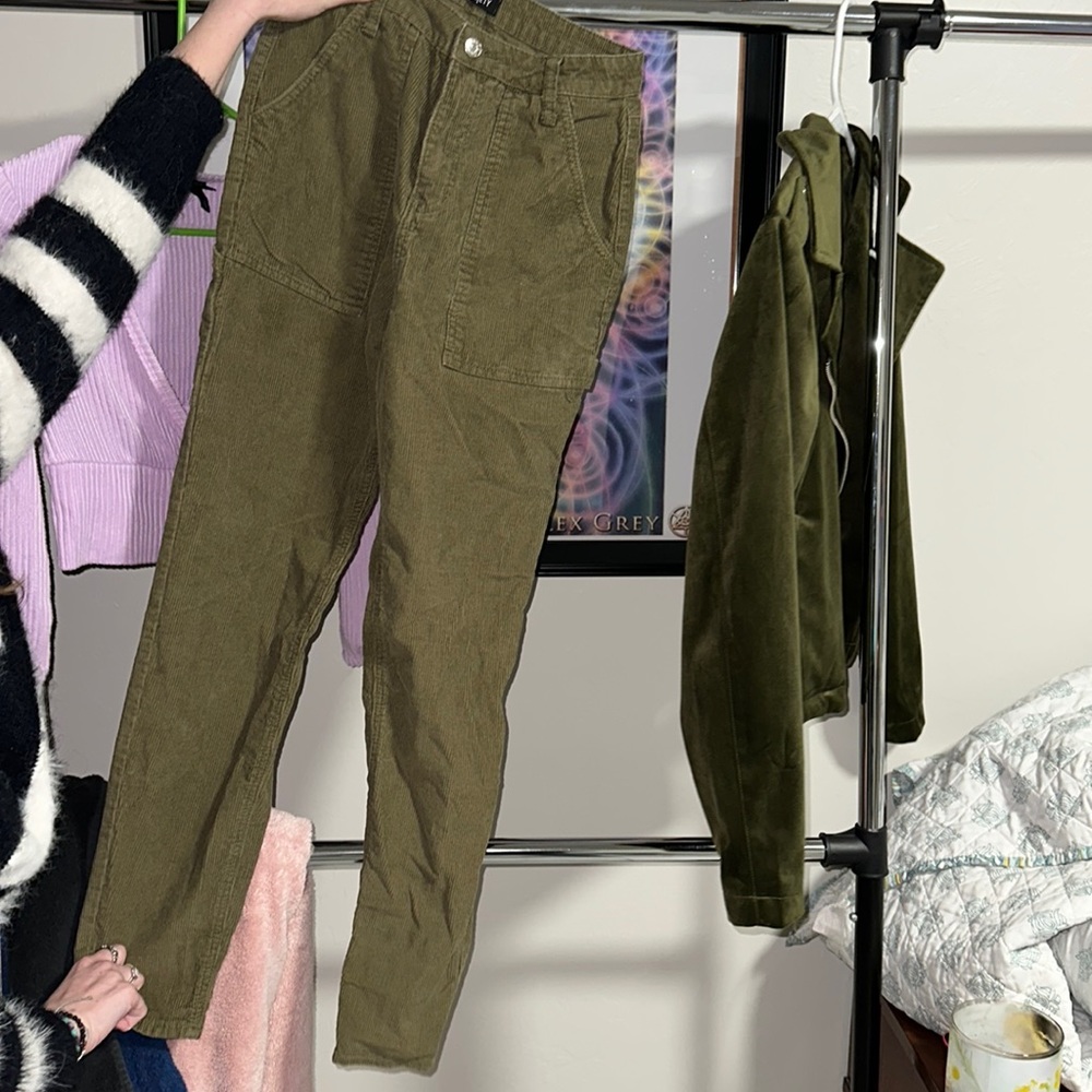 these are corduroy pants, i lost weight and they don’t fit me a anymore :(